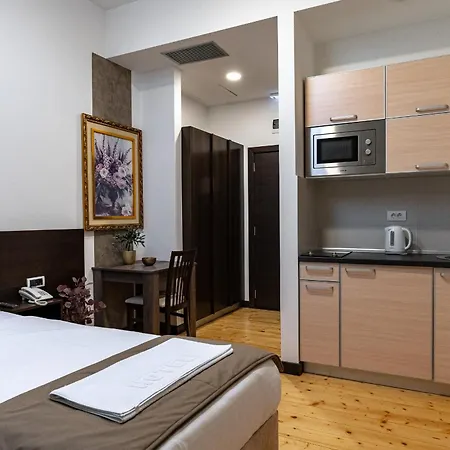 Astral Aparthotel *