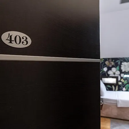 Astral Aparthotel *
